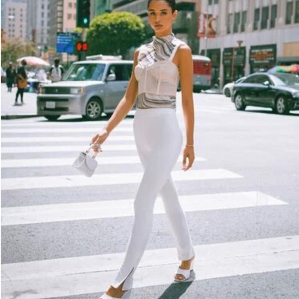 🌙 Forever 21 slit hem white pants size Small